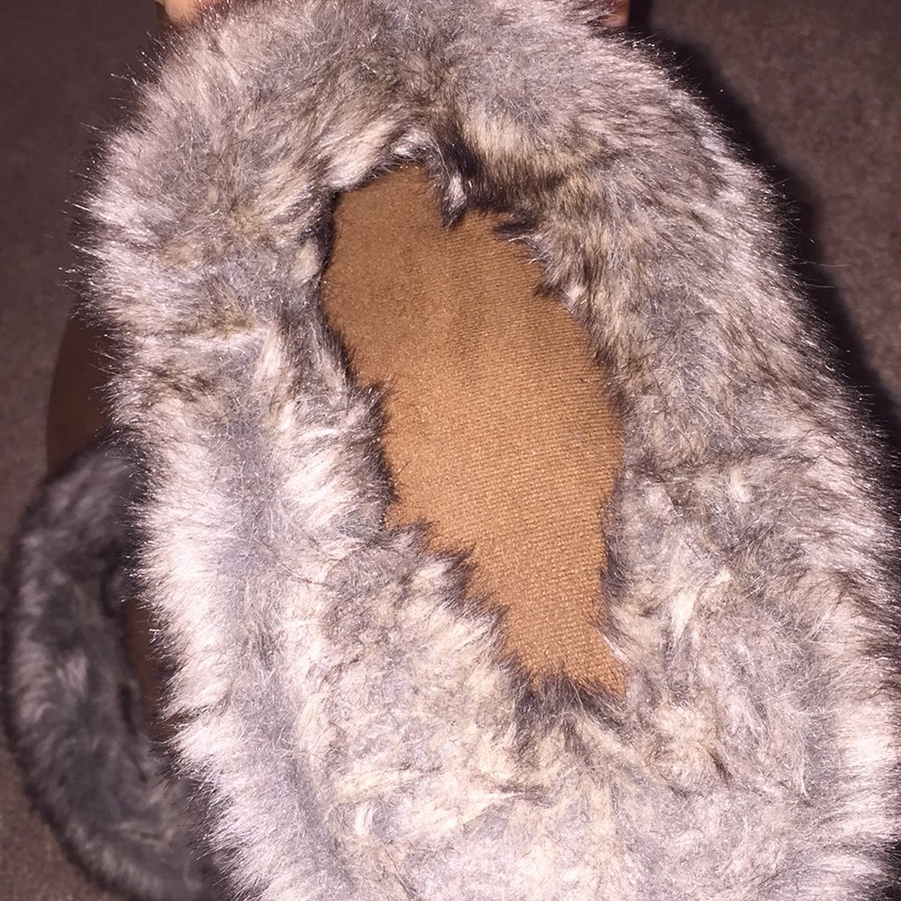Slippers - Picture 2 of 5